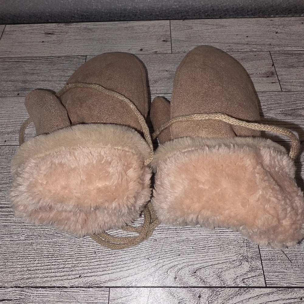 Classic Tan Mittens with Faux Fur Trim